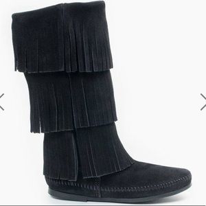 Minnetonka 3 - Layer Fringe Boot Black